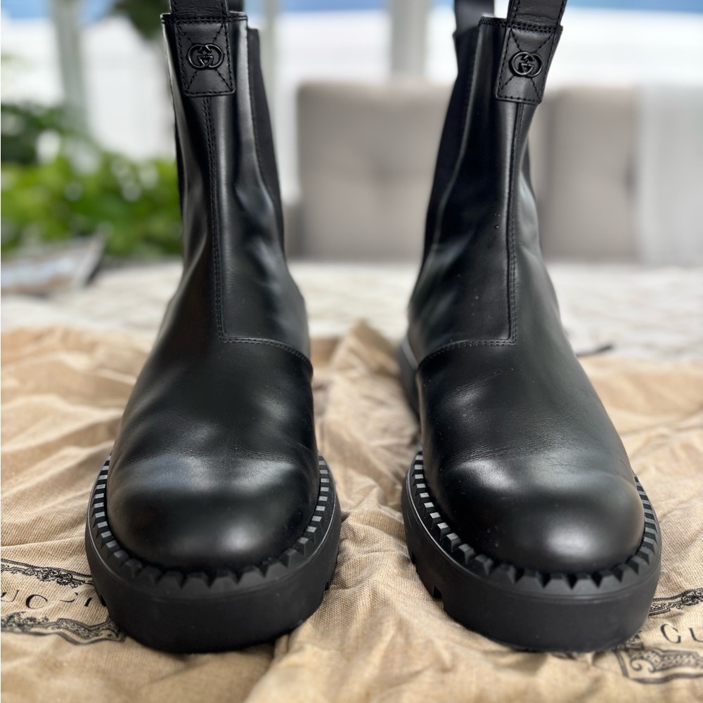 GUCCI LOGO CHELSEA ANKLE BOOTS
